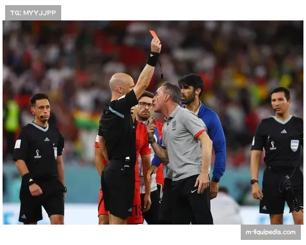 红牌！马德里竞技后卫萨维奇恶劣踩踏，被主裁直接出示红牌罚下